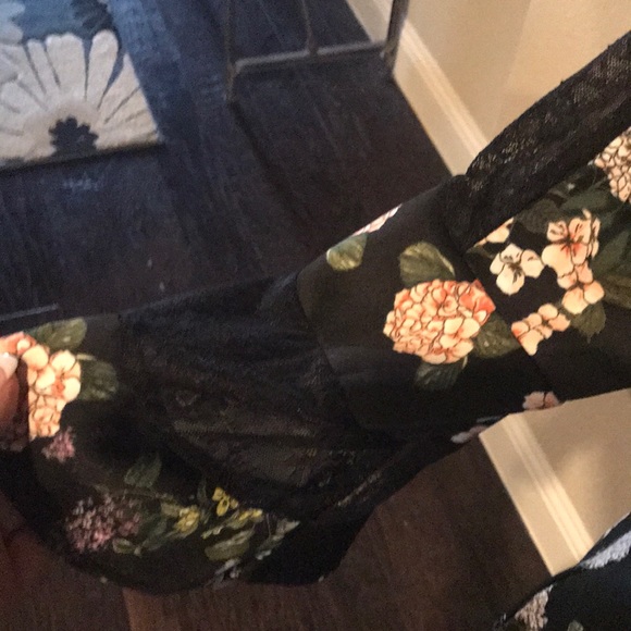 Beautiful dress - Picture 2 of 3